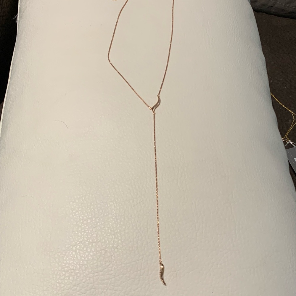 Kendra Scott necklace